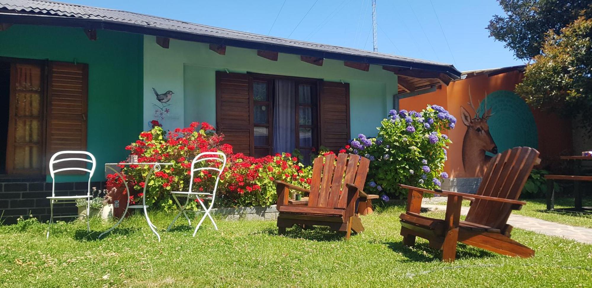 La Estacion Hostel Лаго-Пуэло Экстерьер фото